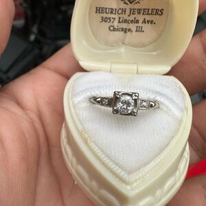 White gold and diamon Ring